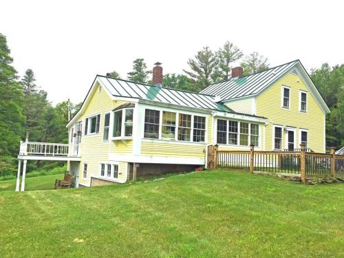 6 Minute Walk to MT Top Inn 4 BR Pets OK & Grill in Chittenden, Vereinigte Staaten von Amerika