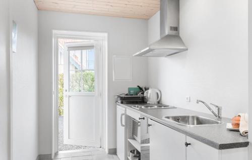 Kitchen, Stunning Apartment In Væggerløse in Idestrup