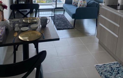 Centrio Condominiums Top Floor with Pool and Garden view 4