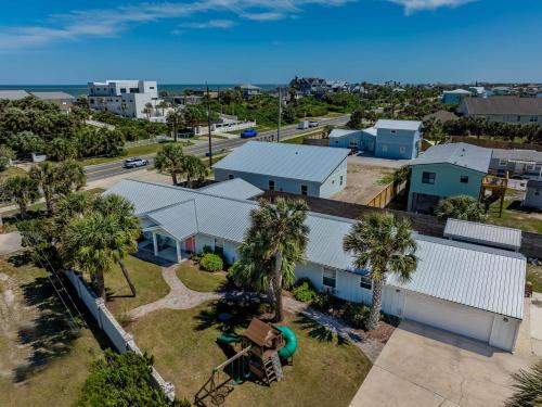 Duplex, Paradise Packs A Punch! Beachside Home, Heated Pool, Outdoor Lounge, Steps from Beach Access Duplex, Paradise Packs A Punch! Beachside Home, Heated Pool, Outdoor Lounge, Steps from Beach Access