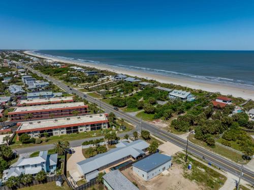 Duplex, Paradise Packs A Punch! Beachside Home, Heated Pool, Outdoor Lounge, Steps from Beach Access Duplex, Paradise Packs A Punch! Beachside Home, Heated Pool, Outdoor Lounge, Steps from Beach Access