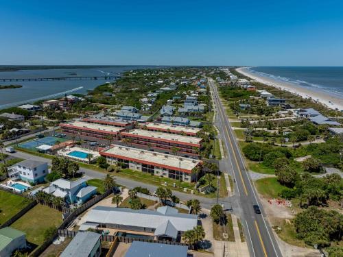 Duplex, Paradise Packs A Punch! Beachside Home, Heated Pool, Outdoor Lounge, Steps from Beach Access Duplex, Paradise Packs A Punch! Beachside Home, Heated Pool, Outdoor Lounge, Steps from Beach Access