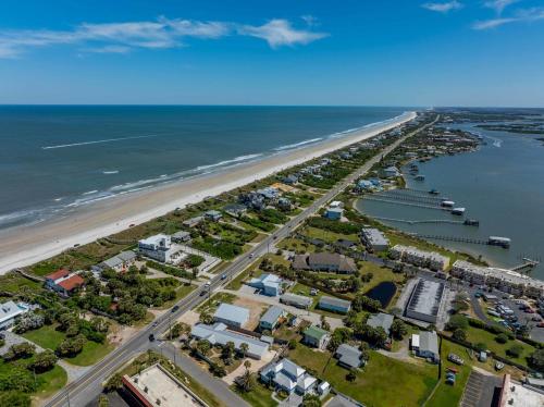 Duplex, Paradise Packs A Punch! Beachside Home, Heated Pool, Outdoor Lounge, Steps from Beach Access Duplex, Paradise Packs A Punch! Beachside Home, Heated Pool, Outdoor Lounge, Steps from Beach Access