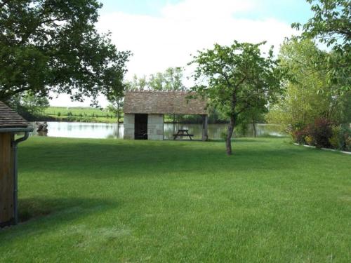 Gîte Prunay-Cassereau, 3 pièces, 4 personnes - FR-1-491-369 (Maison restauree a la campagne avec jardin, poele a bois et WIFI, proche de chemins pedestres et eta) in Authon
