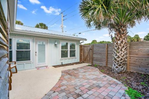 Beachside Suite, Newly Renovated, Steps to the Sand, Relax and Unwind! in St. Augustine, USA