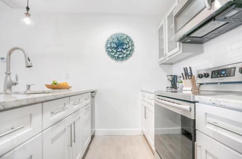Beachside Suite, Newly Renovated, Steps to the Sand, Relax and Unwind! in St. Augustine, USA