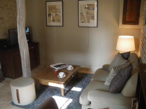 Gîte Monteaux, 2 pièces, 2 personnes - FR-1-491-422 (Charmante maison avec jardin privatif, proche des Chateaux de la Loire, animaux acceptes - FR-1-491-) in Monteaux