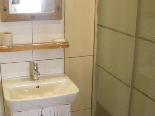 Gîte Monteaux, 2 pièces, 2 personnes - FR-1-491-422 (Charmante maison avec jardin privatif, proche des Chateaux de la Loire, animaux acceptes - FR-1-491-) in Monteaux