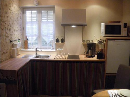 Gîte Monteaux, 2 pièces, 2 personnes - FR-1-491-422 (Charmante maison avec jardin privatif, proche des Chateaux de la Loire, animaux acceptes - FR-1-491-) in Monteaux