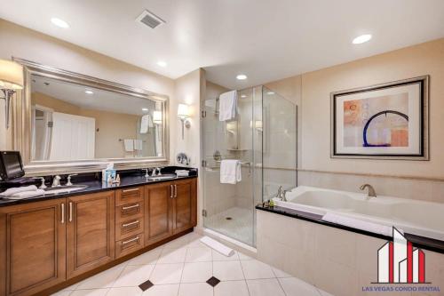 F1 Track View - Jacuzzi & Strip View Studio Suite, Las Vegas (foto 5)