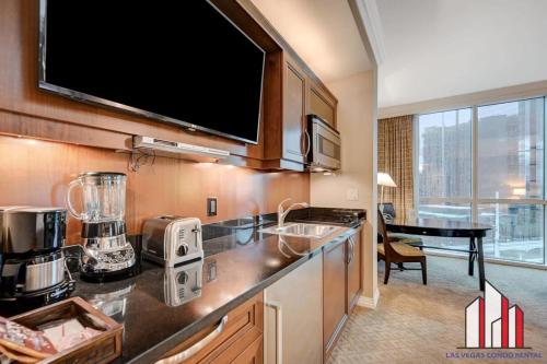 F1 Track View - Jacuzzi & Strip View Studio Suite, Las Vegas (foto 7)