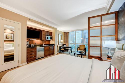 F1 Track View - Jacuzzi & Strip View Studio Suite, Las Vegas (foto 9)
