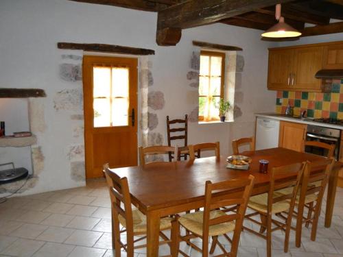 Gîte Molineuf, 4 pièces, 8 personnes - FR-1-491-430