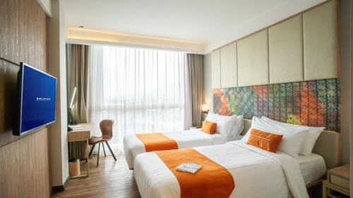 Deluxe Twin Room image 7