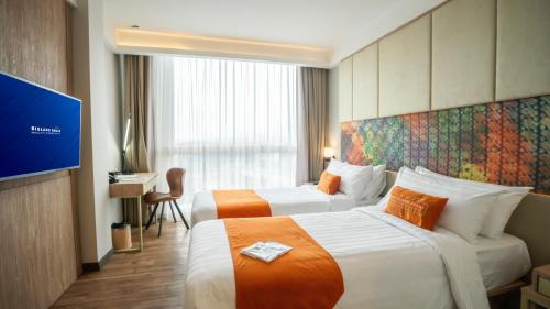 Deluxe Twin Room image 2