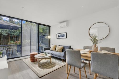 Sophisticated 2-Bed by St Kilda Botanical Gardens