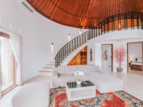 Silver Rooster Villa Ubud - Tap to explore photos