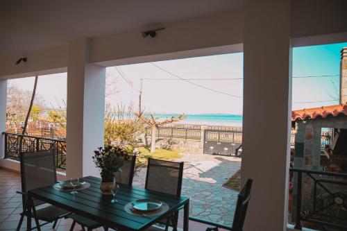 Villa Olga Sea Front Katakolo - Happy Rentals gîte à louer Órmos Katakólou