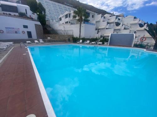 Spacious Family Duplex with Access to the Pool - image 2