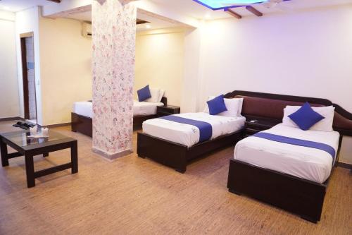 National Hotel - image 3