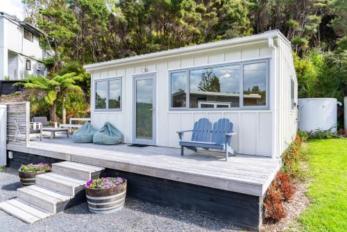 Pearls Embrace - Mangawhai Heads Studio, Mangawhai