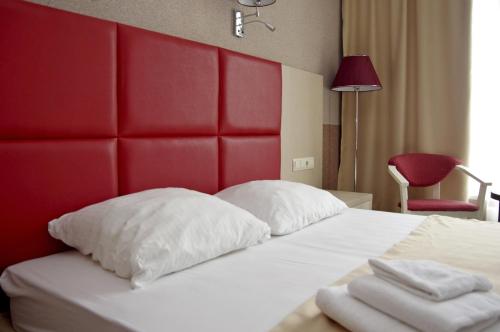 Eliza Inn Located in Zelenogradsk Town Center, Eliza Inn is a perfect starting point from which to explore Zelenogradsk. The property offers a high standard of service and amenities to suit the individual needs