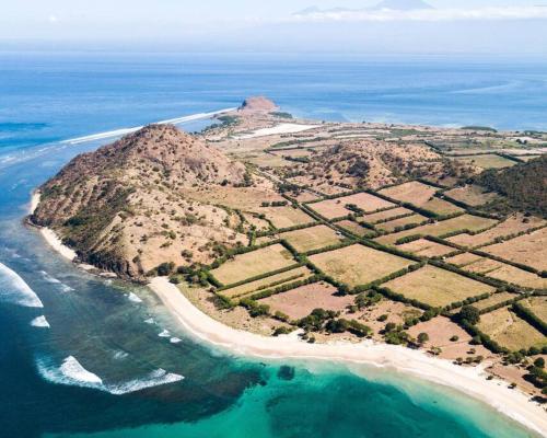 Beach-Front Sumbawa Surf House