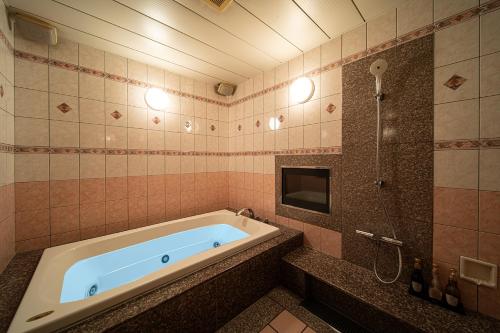 room detail thumbnail 2