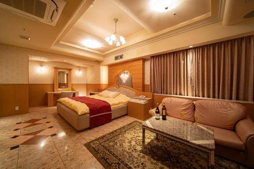 room detail thumbnail 1