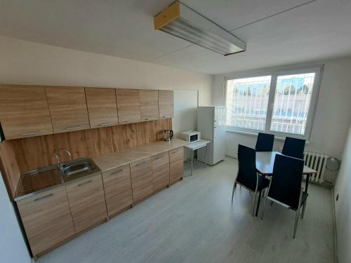 Kitchen, Turisticka ubytovna pri skolskom internate Medicka 2 in Kosice
