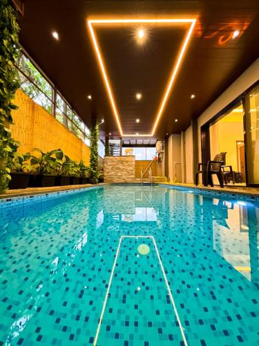ll GOLDEN LEAF ll 3BHK ll AC ll