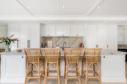 Aquarium House - with direct beach access & pool