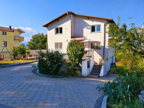 Bejárat, 110 négyzetméteres, 2 hálószobás Villa 1 fürdőszobával Mali Ogradenik területén (Ferienhaus Biograci) in Mali Ogradenik