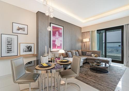 Savis Homes - Damac Paramount Tower A 1BR Ultimate Luxury and Glam Escape, Дубай (фото 3)