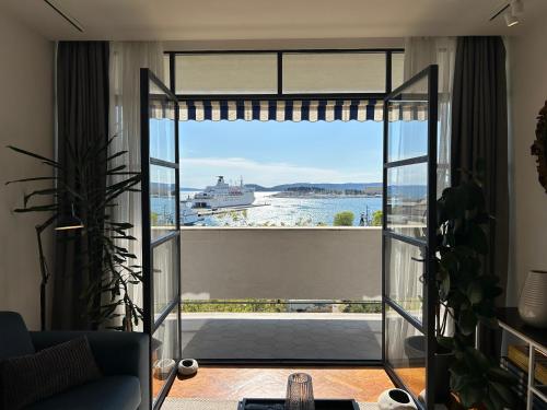 BREGOS SUPERIOR APARTMENT - unique design 3-BR - unbelievable panoramic view of Split - walking distance from UNESCO palace and Bacvice beach - free parking - BURALUX properties · Split