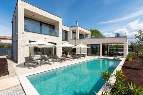 Modern Villa Caruso with pool in Vabriga