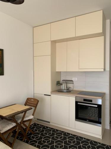 Konyha, Mediterranean Studio Escape in Bjelisi