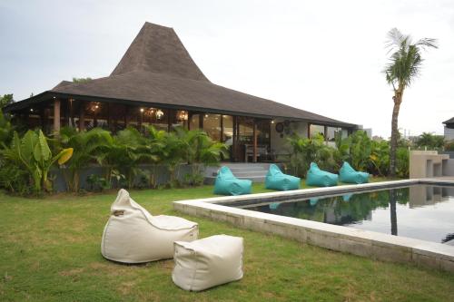 Casa Z - Nyanyi Villa with Private Pool and Rice field View