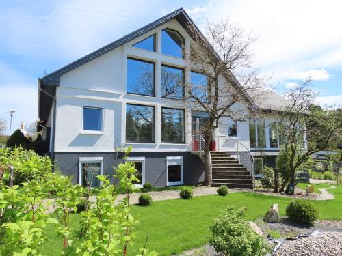 Bildstein's "Kathmandu" Bildstein's "Kathmandu"