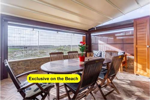 Lighthouse Beach Apartment - Terrace on the Sea - 10 min Airport