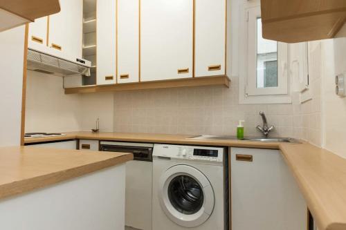 Shades of Athens - image 2