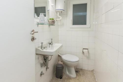 Shades of Athens - main image