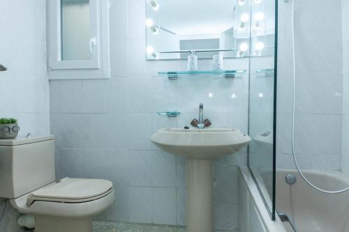 Shades of Athens - image 5