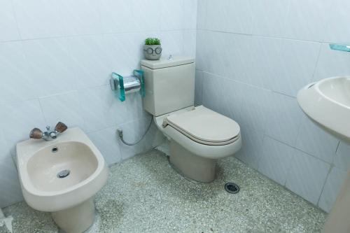 Shades of Athens - image 12