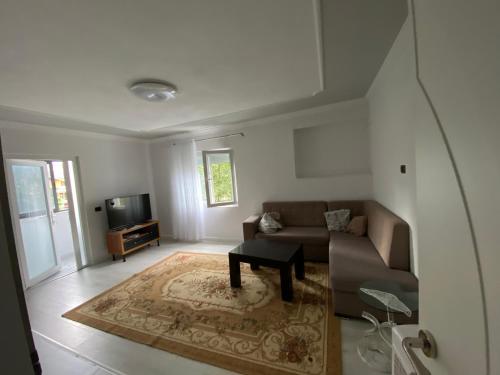 Apartament me qera 2+1