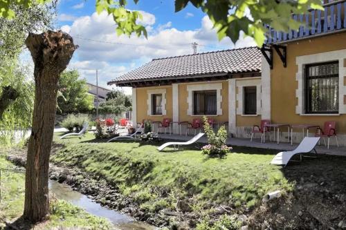 6 bedrooms house with furnished garden and wifi at Cardenuela Riopico - Cardeñuela-Ríopico