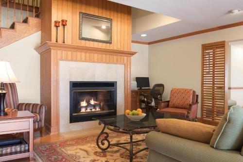 Country Inn & Suites by Radisson Davenport IA - image 13