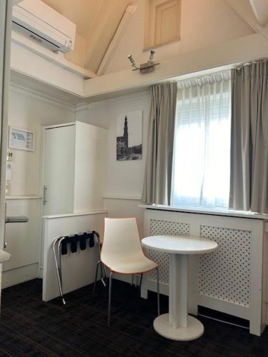 Multatuli Hotel - image 5