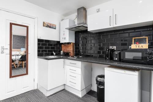 Whitechapel Grand - image 13