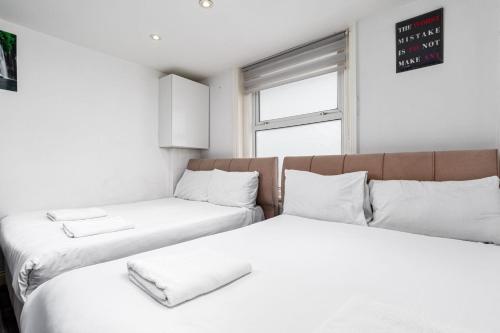 Whitechapel Grand - image 9
